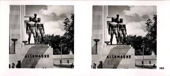 Stereo image photo "German Sculpture of Our Time" No. 103 Group in front of the German House