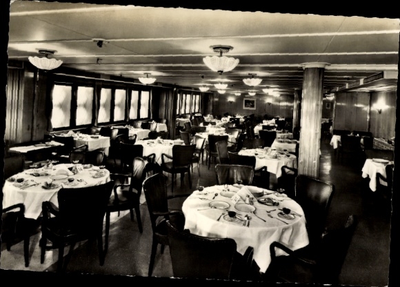 Postcard FDGB holiday ship MS Völkerfreundschaft, dining room, DSR, interior view
