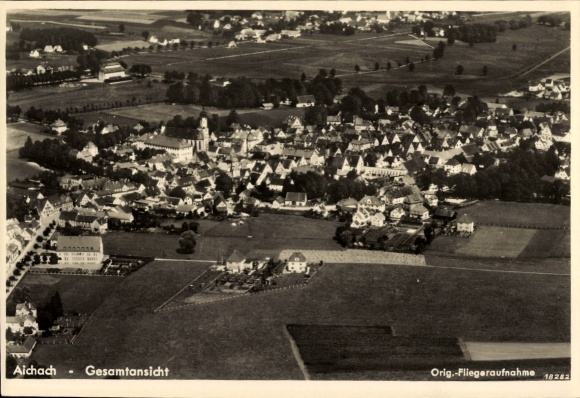 Ak Aichach in Schwaben, Luftaufnahme von  Gesamtansicht, viele Dächer und Felder