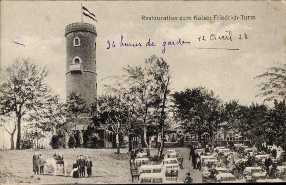 Ak Hattingen an der Ruhr, Kaiser Friedrich-Turm, Restaurant, viele Tische, Personen, Bäume