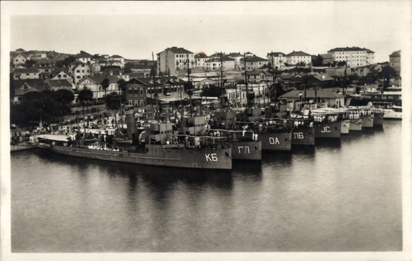 Zdjęcie KP Split Chorwacja, kutry torpedowe, port
