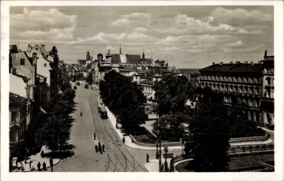 KP Kraków Kraków Polska, widok na miasto, tramwaj, drzewa, budynki
