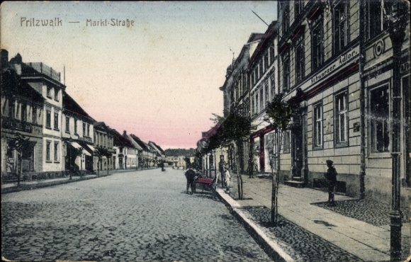Postcard Pritzwalk in Prignitz, Marktstrasse, Hotel Schwarzer Adler