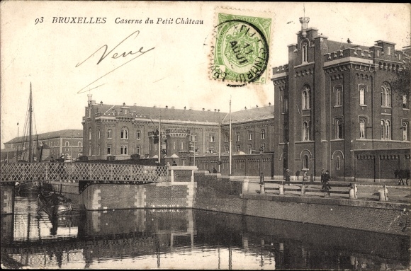Postcard Brussels Brussels, Petit Chateau Barracks