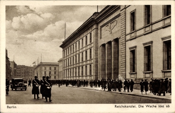 Postcard Berlin Mitte, Reich Chancellery, Guard relieves, Voßstraße, SS