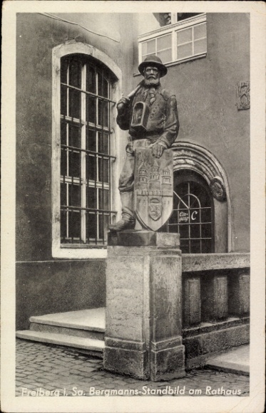 Ak Freiberg in Sachsen, Bergmanns Standbild am Rathaus