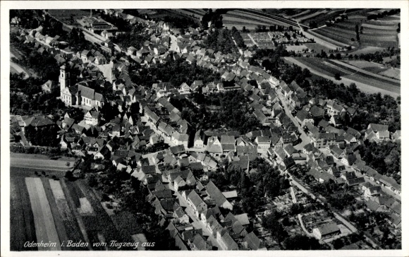 Ak Odenheim Östringen im Kraichgau, Luftaufnahme,  Kirchengebäude, Wohngebäude, ländliche Umgebun