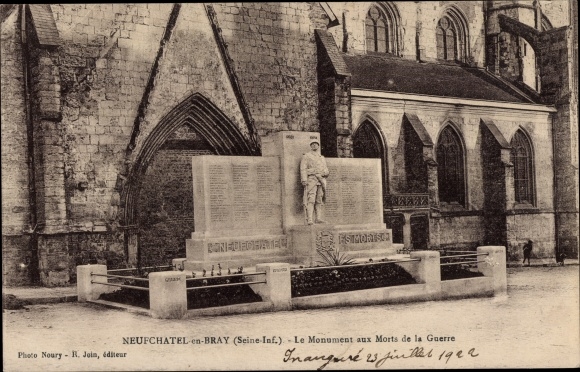 Ak Neufchatel en Bray Seine Maritime, Le Monument aux Morts de la Guerre