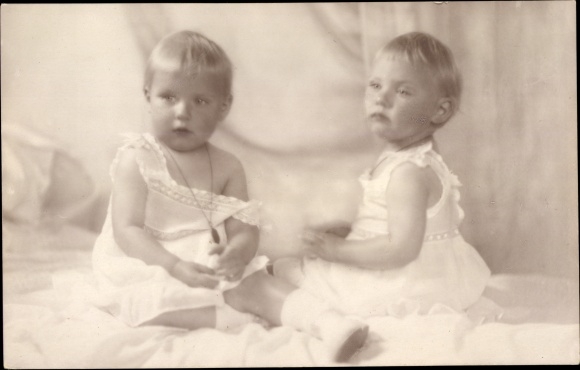 Photo Postcard Princesses Maria Antonia and Maria Adelgunde von Hohenzollern Sigmaringen, 1922