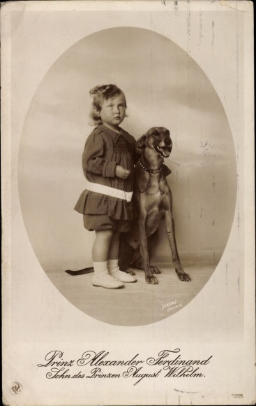 Ak Prins Alexander Ferdinand van Pruisen, zoon van August Wilhelm, met hond, NPG 5225