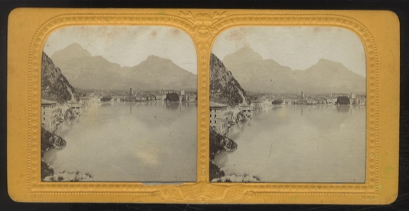 Stereo Foto Halt gegen das Licht Panorama von Riva am Nordufer des Gardasees, Italien
