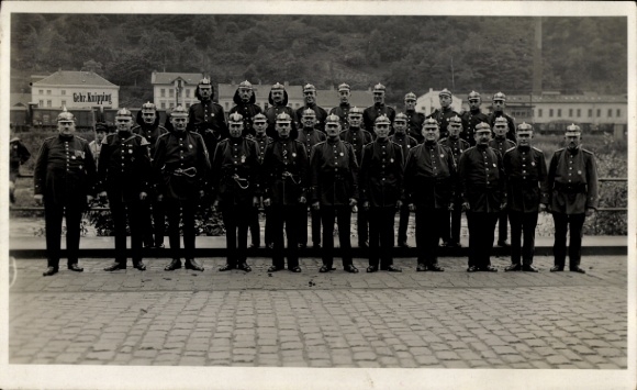 Photo Postcard Altena in Westphalia, firefighters, group shot