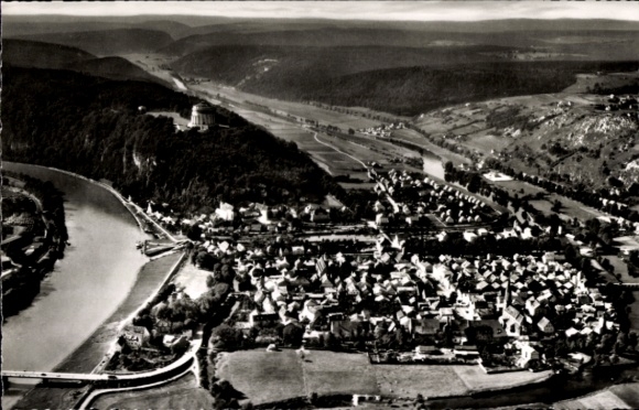 Ak Kelheim an der Donau Niederbayern, Luftaufnahme von  Donau, Landschaft