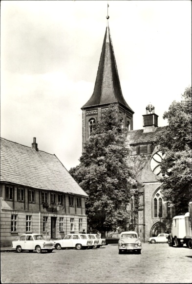 Postcard Wittenburg in Mecklenburg, market square, church, cars, trees