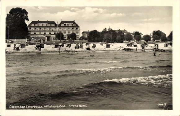 Ak Ostseebad Scharbeutz in Holstein,  Wilhelminenbad, Strand Hotel, Strand mit Booten