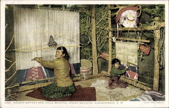 Postcard Albuquerque New Mexico USA, Navaho Indians, carpet weavers, photochromic Detroit Publishing Company
