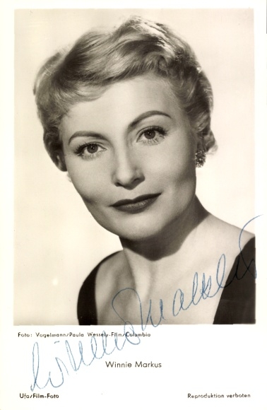 Postcard actress Winnie Markus, portrait, love that loses its head, autograph