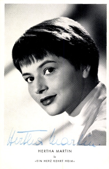 Postcard actress Hertha Martin in A Heart Returns Home, autograph