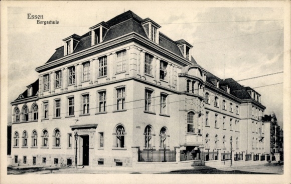 Ak Rüttenscheid Essen im Ruhrgebiet, Bergschule, Gebäude mit mehreren Fenstern und Dachgauben