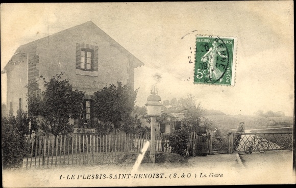 Ak Le Plessis Saint Benoist Essonne, La Gare