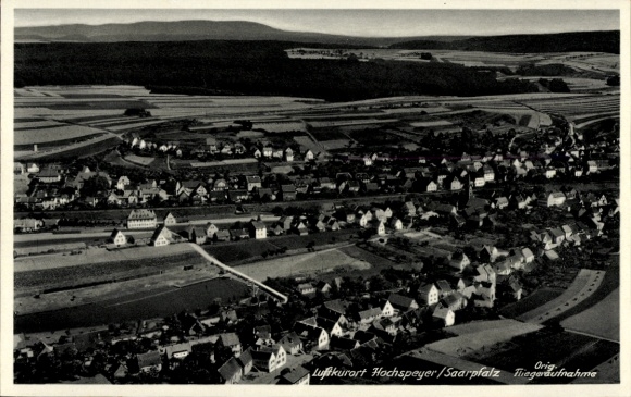 Ak Hochspeyer im Pfälzerwald, Luftkurort Hochspeyer/Saarpfalz, Luftaufnahme, viele Häuser