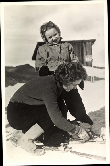 Postcard Princess Margriet of the Netherlands, ski vacation St. Anton 1950