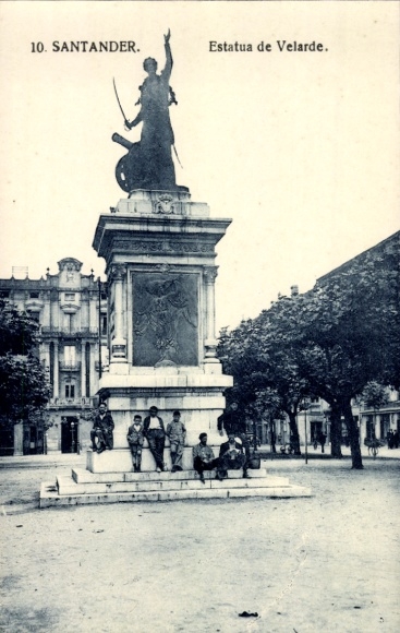 PC Santander Cantabria Spain, Estatua de Velarde