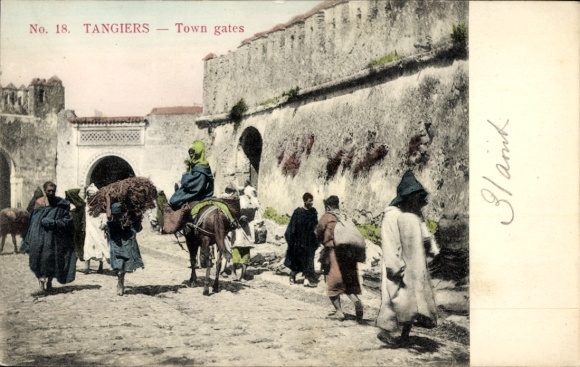 Ak Tangiers Tanger Marokko, Stadtmauer, Tor, Menschen, Reiter, Lasten, traditionelle Kleidung