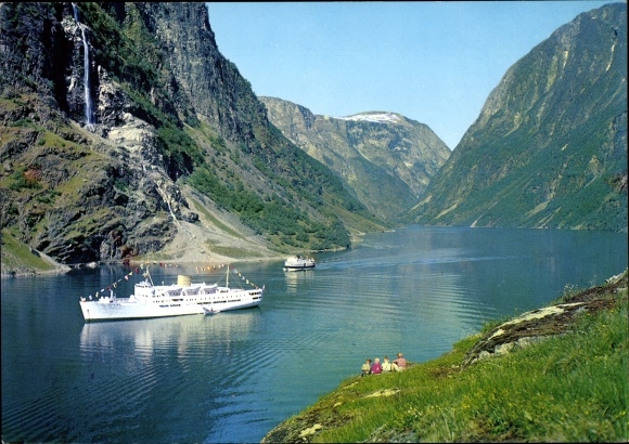 Ak Sogn Noorwegen, Nærøyfjorden, stoombootfeest