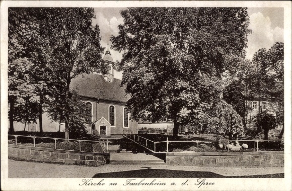 Ak Taubenheim Sohland an der Spree Sachsen, Kirche,  Bäume, Weg, Zaun