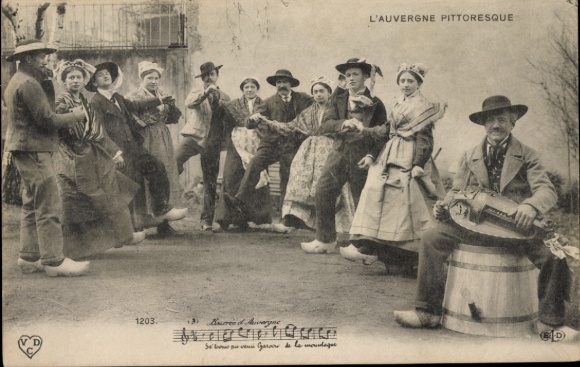 Song KP Auvergne, Muzycy, Taniec, Stroje Ludowe