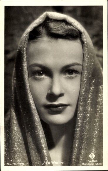Postcard actress Ilse Werner, portrait with headscarf, Ufa Film