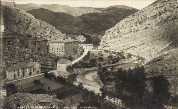 Ak Albarracín Teruel Aragón, Teilansicht und der Guadalaviar