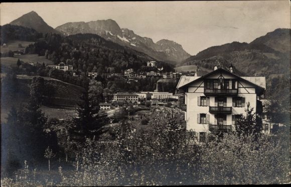 Ak Berchtesgaden in Oberbayern, Mountain scenery, village view, historic building