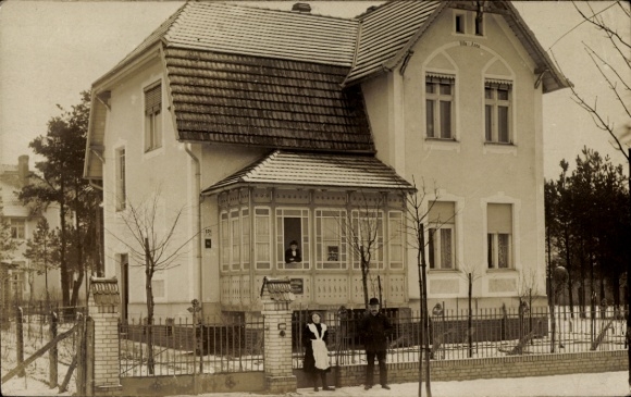Foto Ak Hohen Neuendorf Oberhavel, Villa, Paar