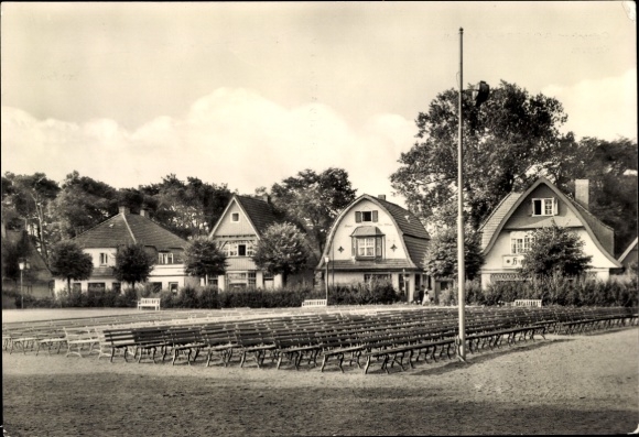 Ak Ostseebad Boltenhagen, Kurpark, Ostseebad   Gebäude, Liegen und Bäume