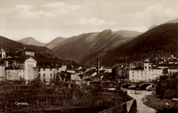Ak Carrara b. La Spezia, Eingang zum Ort