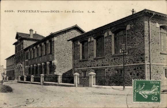 Postcard Fontenay sous Bois Val de Marne, Les Ecoles