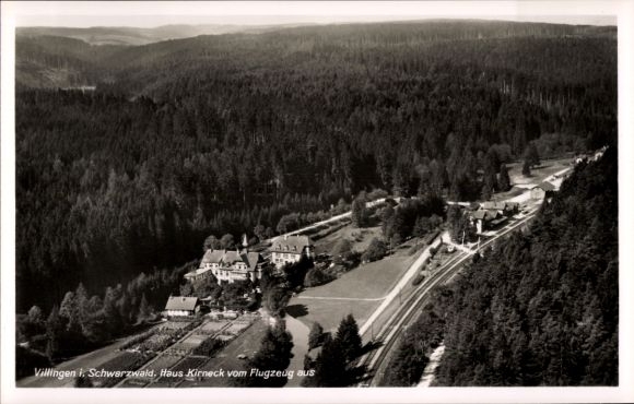 Ak Villingen in het Zwarte Woud, luchtfoto van Haus Kirneck, Zwarte Woud, bossen, landschap