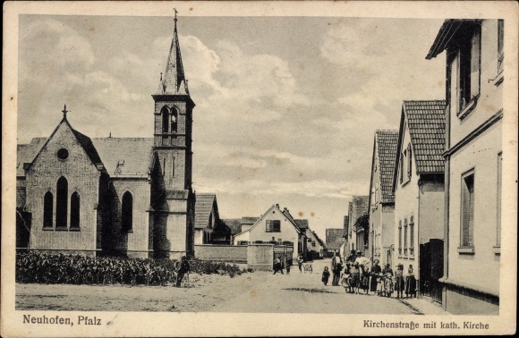 Postcard Neuhofen in der Pfalz, Kirchenstrasse with cath. Church