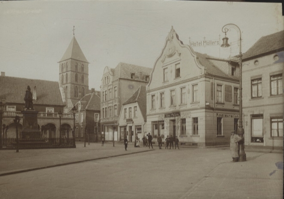 Original photo Rheine in Münsterland, NRW, Klosterstraße with war memorial, around 1900
