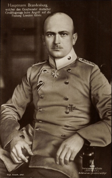 Ak Kampfflieger Hauptmann Brandenburg, Portrait, Uniform, Orden, Sanke 536