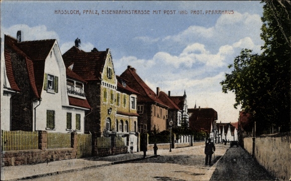 Ak Haßloch in de wijk Bad Dürkheim, Eisenbahnstraße met postkantoor en protestantse pastorie
