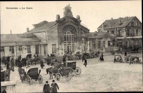 Postcard Soissons Aisne, La Gare