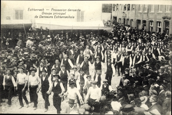 Postcard Echternach Luxemburg, Procession dansante, Danseurs