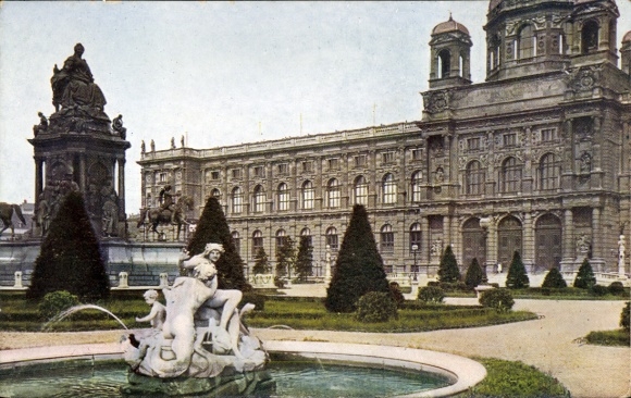 KP Vienna 1 Innere Stadt, Pomnik Cesarzowej Marii Teresy, Muzeum Państwowe