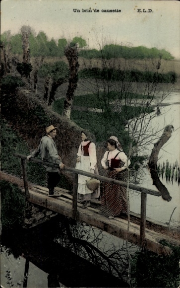 Postcard Bagnols sur Cèze Gard, bridge over a river, three people standing on it.