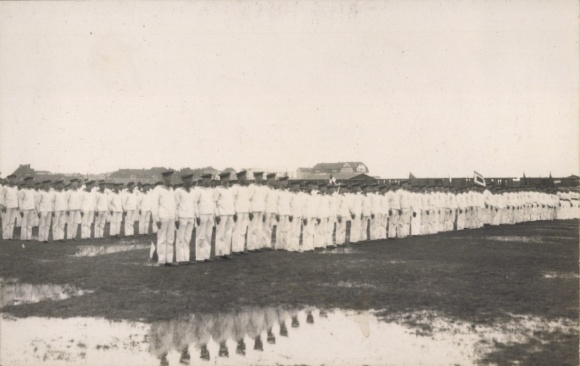 foto Ak Wangerooge, parade voor het eerste grote sportfestival van het Wangerooge-garnizoen