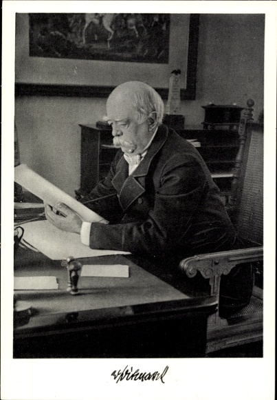 Ak Fürst Otto von Bismarck, am Arbeitstisch, Seitenansicht