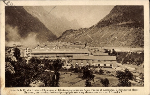 CPA Rioupéroux Livet Isère, Usine en avant centrale hydro-électrique équipée